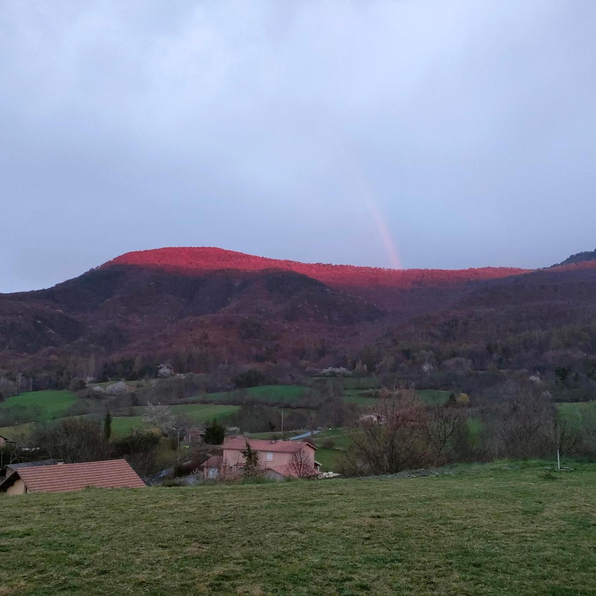 Au Toit Des 4 Saisons Venterol (Alpes-de-Haute-Provence) Exterior foto